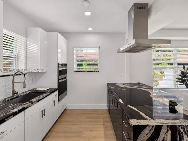 Продажа дома по адресу 2272 SW 13th St - фото 9376529