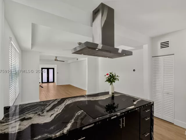 Продажа дома по адресу 2272 SW 13th St - фото 9376531