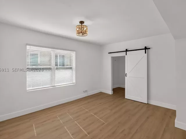 Продажа дома по адресу 2272 SW 13th St - фото 9376533