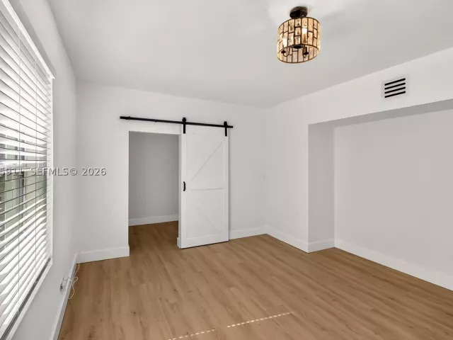 Продажа дома по адресу 2272 SW 13th St - фото 9376534