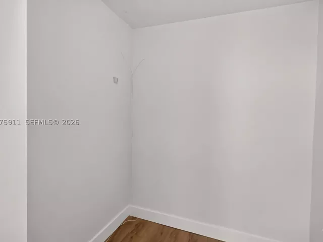 Продажа дома по адресу 2272 SW 13th St - фото 9376535