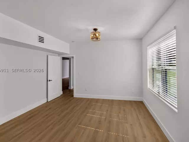 Продажа дома по адресу 2272 SW 13th St - фото 9376536