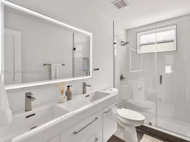 Продажа дома по адресу 2272 SW 13th St - фото 9376537