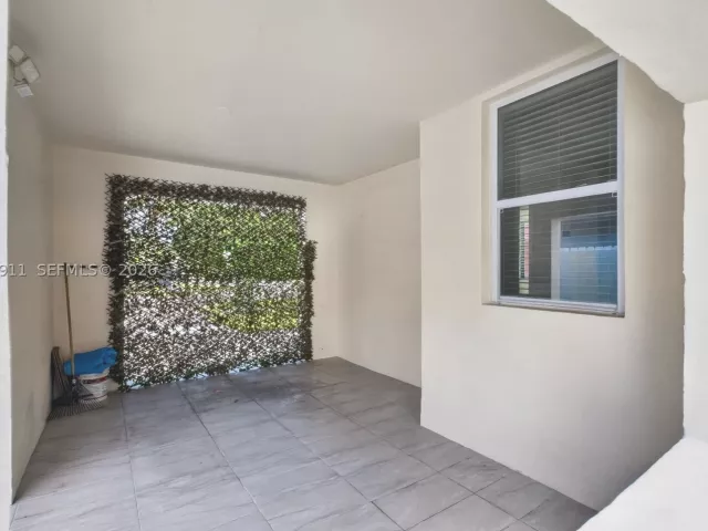 Продажа дома по адресу 2272 SW 13th St - фото 9376544