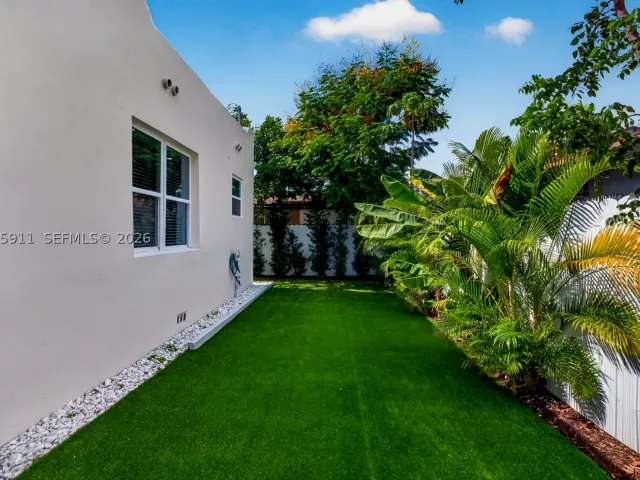 Продажа дома по адресу 2272 SW 13th St - фото 9376545