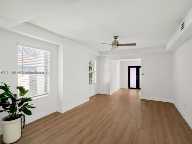 Продажа дома по адресу 2272 SW 13th St - фото 9376516