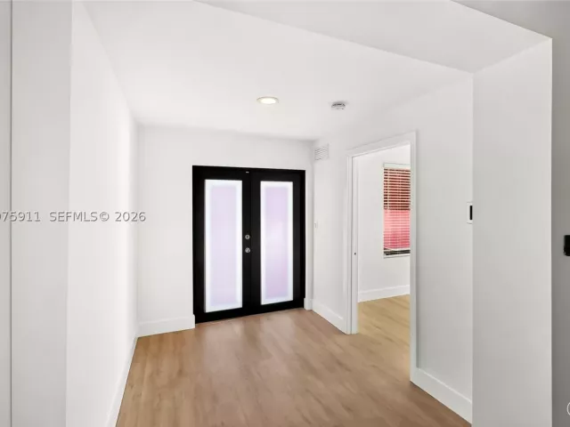 Продажа дома по адресу 2272 SW 13th St - фото 9376517