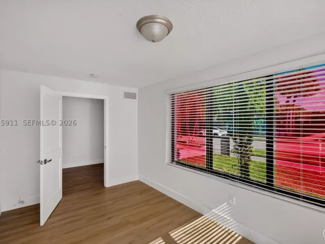 Продажа дома по адресу 2272 SW 13th St - фото 9376518