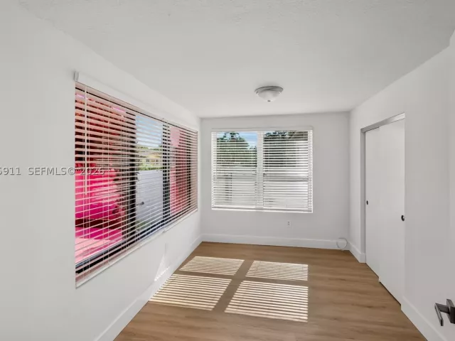 Продажа дома по адресу 2272 SW 13th St - фото 9376520