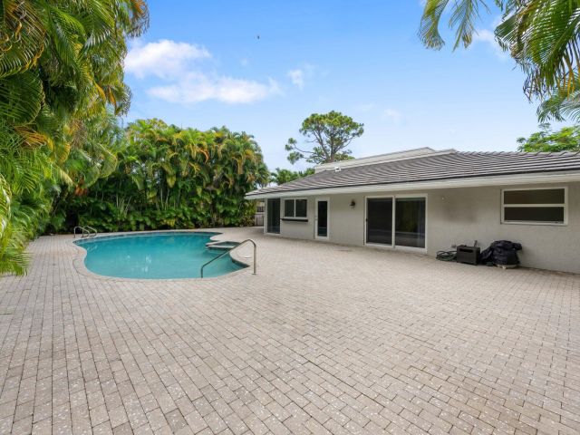 Продажа дома по адресу 824 Foxpointe Circle - фото 9368162