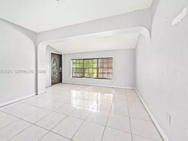 Продажа дома по адресу 2723 NW 3rd St - фото 9376560