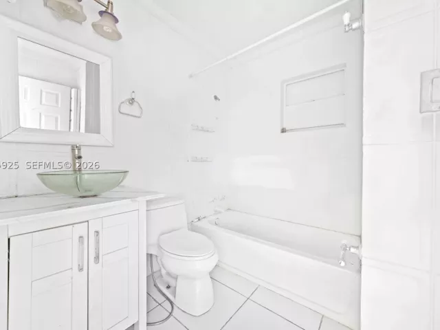 Продажа дома по адресу 2723 NW 3rd St - фото 9376562