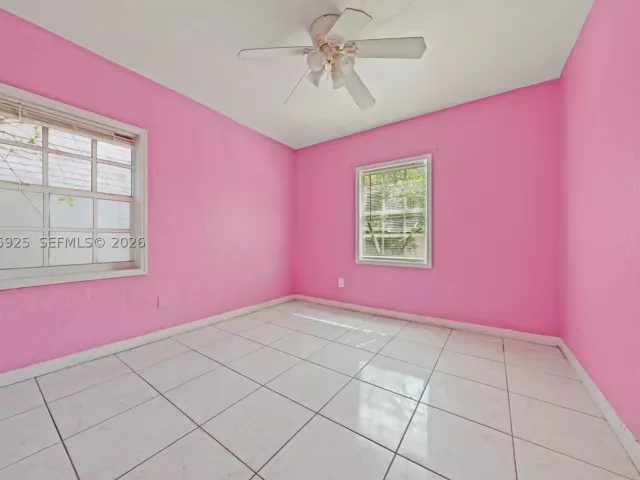 Продажа дома по адресу 2723 NW 3rd St - фото 9376563