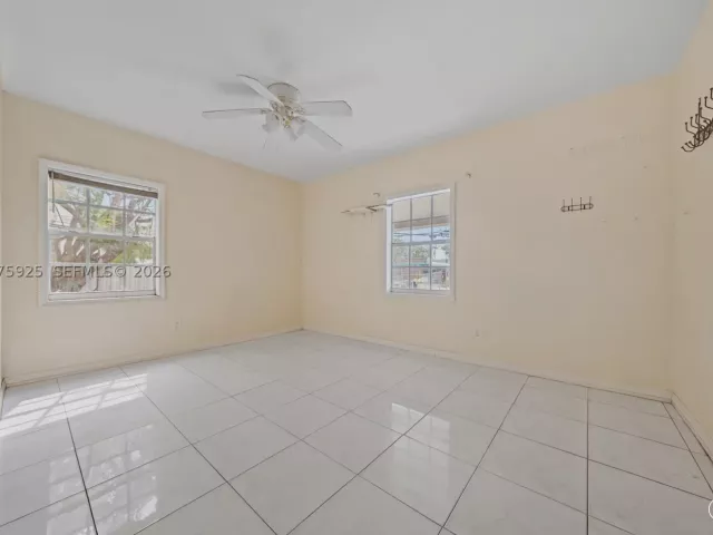 Продажа дома по адресу 2723 NW 3rd St - фото 9376564