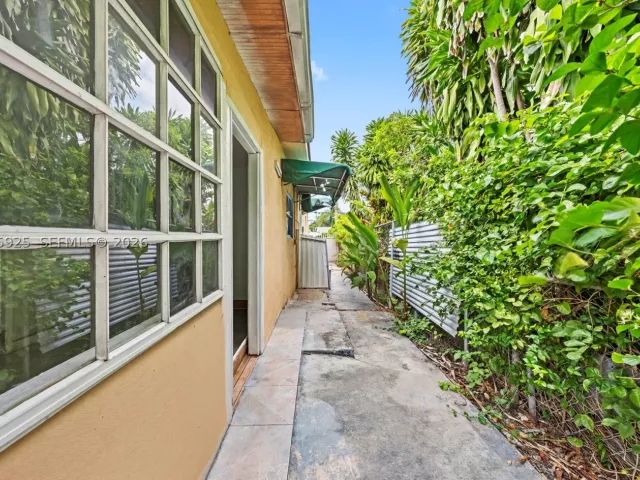 Продажа дома по адресу 2723 NW 3rd St - фото 9376566