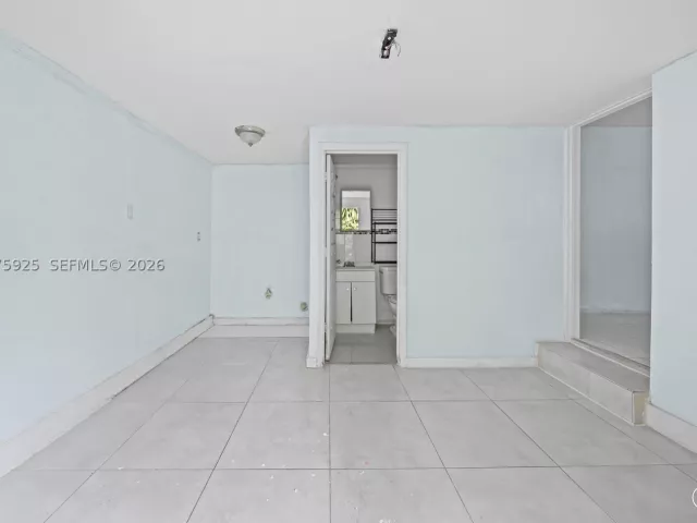 Продажа дома по адресу 2723 NW 3rd St - фото 9376567