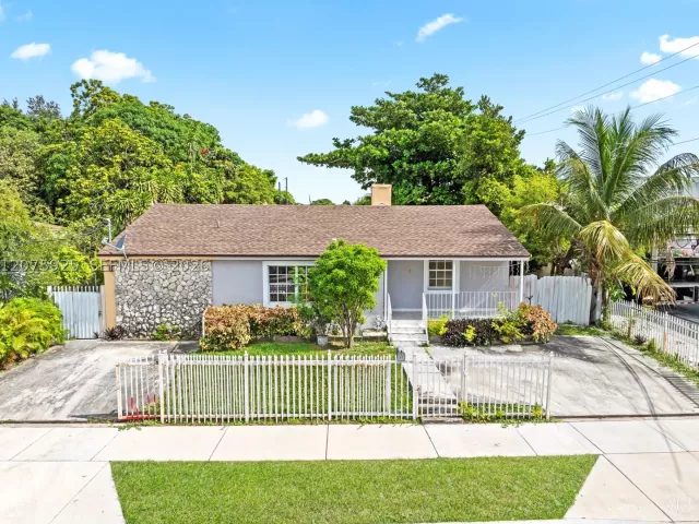 Продажа дома по адресу 2723 NW 3rd St - фото 9376551