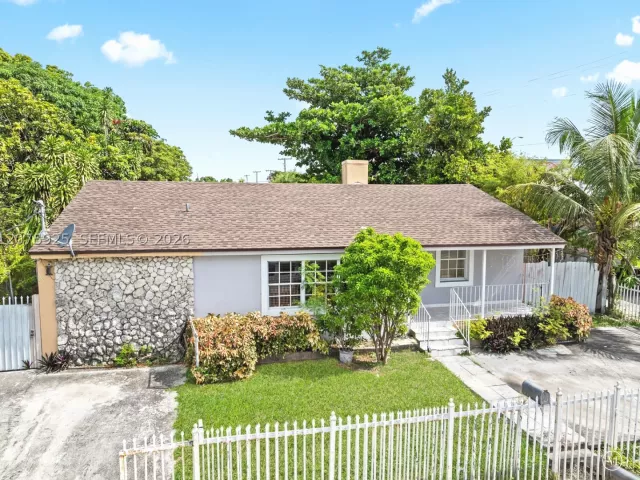 Продажа дома по адресу 2723 NW 3rd St - фото 9376552
