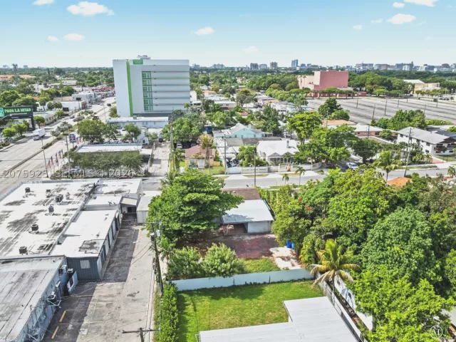 Продажа дома по адресу 2723 NW 3rd St - фото 9376554