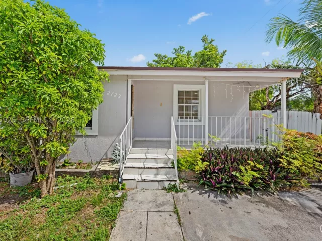 Продажа дома по адресу 2723 NW 3rd St - фото 9376558