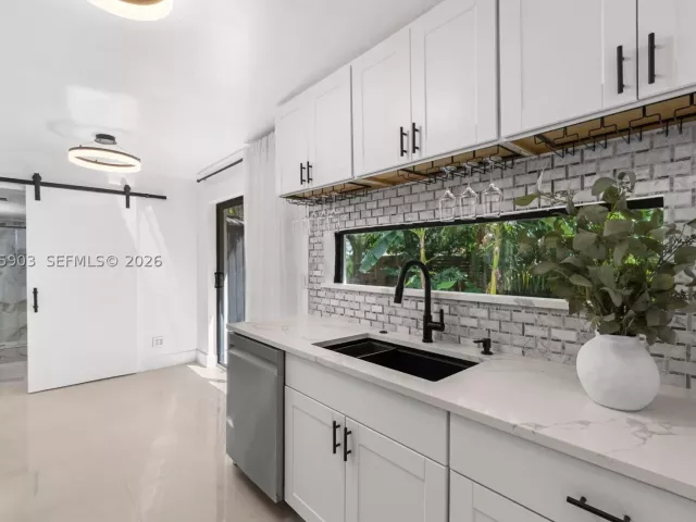 Продажа дома по адресу 5741 Simms St - фото 9378147