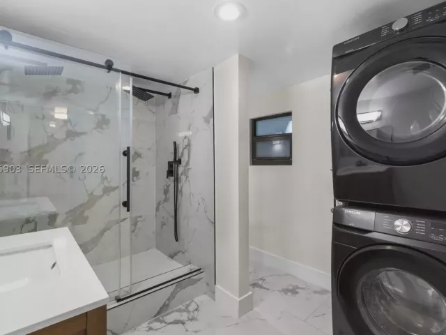 Продажа дома по адресу 5741 Simms St - фото 9378149