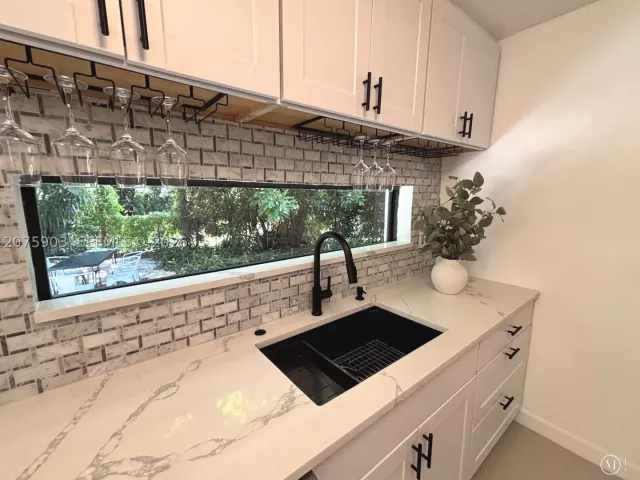 Продажа дома по адресу 5741 Simms St - фото 9378171