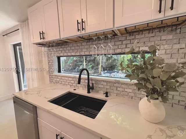 Продажа дома по адресу 5741 Simms St - фото 9378172