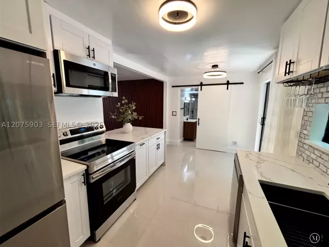 Продажа дома по адресу 5741 Simms St - фото 9378176