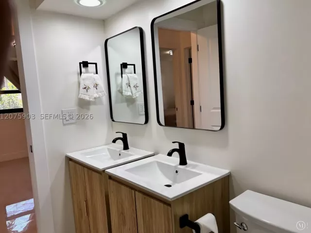 Продажа дома по адресу 5741 Simms St - фото 9378181