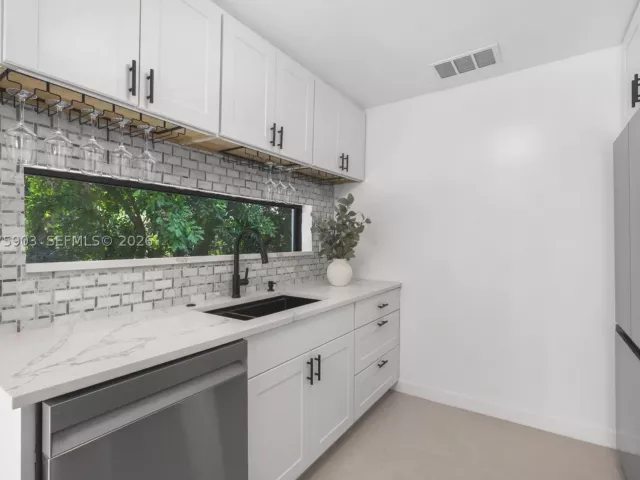 Продажа дома по адресу 5741 Simms St - фото 9378146