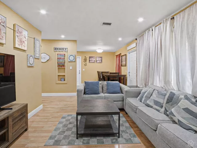 Продажа дома по адресу 691 NW 20TH Court - фото 9368556