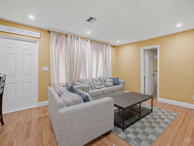 Продажа дома по адресу 691 NW 20TH Court - фото 9368557