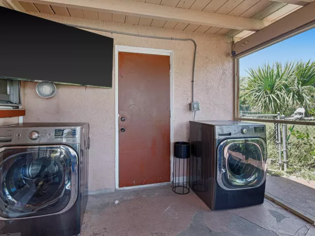 Продажа дома по адресу 691 NW 20TH Court - фото 9368558