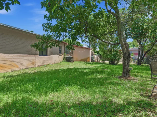 Продажа дома по адресу 691 NW 20TH Court - фото 9368576