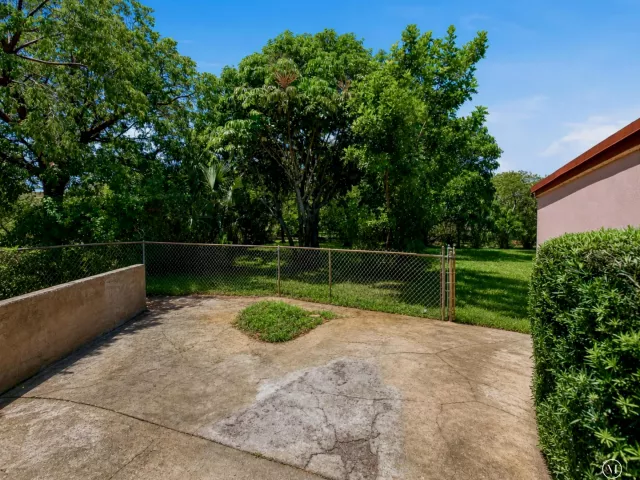 Продажа дома по адресу 691 NW 20TH Court - фото 9368549