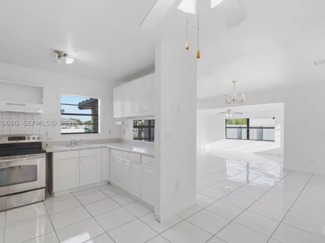 Продажа дома по адресу 17360 SW 121st Ave - фото 9368759