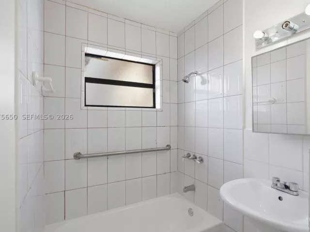 Продажа дома по адресу 17360 SW 121st Ave - фото 9368761