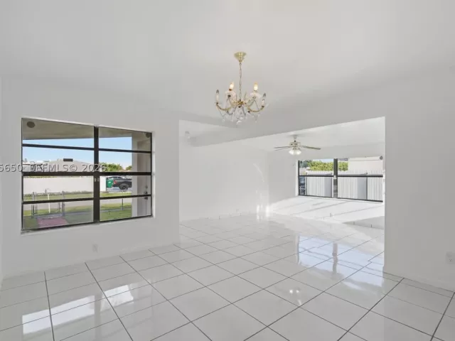 Продажа дома по адресу 17360 SW 121st Ave - фото 9368756