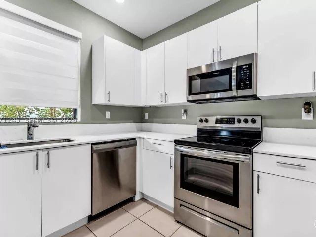 Продажа дома по адресу 20397 NW 6th Pl - фото 9376960