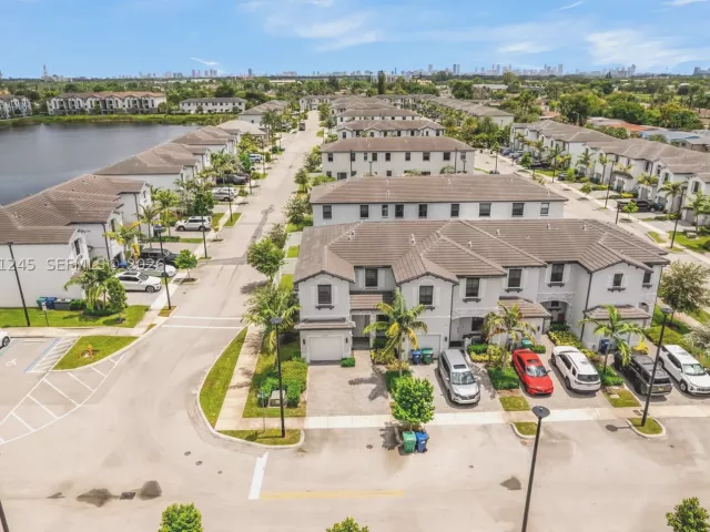 Продажа дома по адресу 20397 NW 6th Pl - фото 9376996