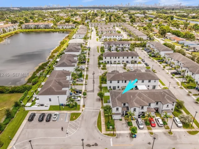 Продажа дома по адресу 20397 NW 6th Pl - фото 9377000