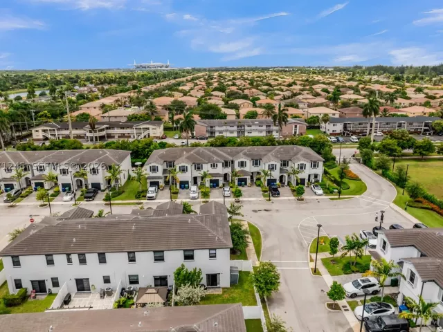 Продажа дома по адресу 20397 NW 6th Pl - фото 9377002
