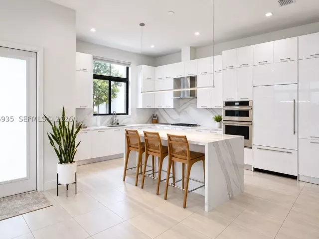 Продажа дома по адресу 4318 NW 81st Ave - фото 9370697
