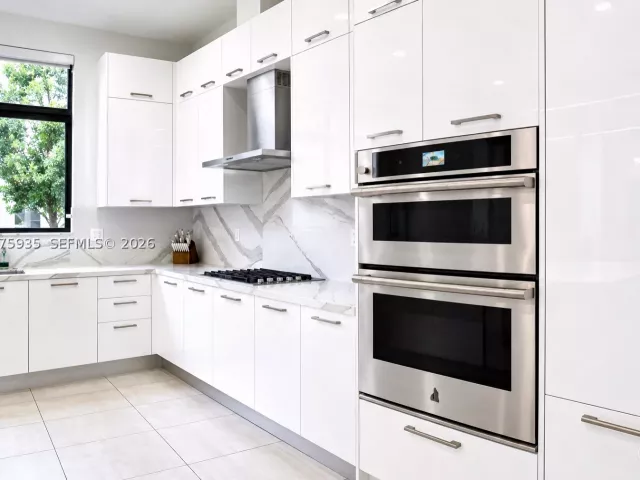 Продажа дома по адресу 4318 NW 81st Ave - фото 9370698