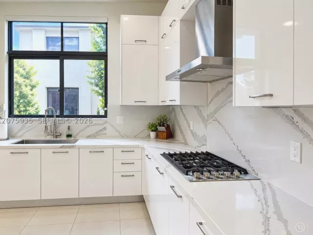 Продажа дома по адресу 4318 NW 81st Ave - фото 9370701
