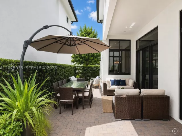 Продажа дома по адресу 4318 NW 81st Ave - фото 9370704