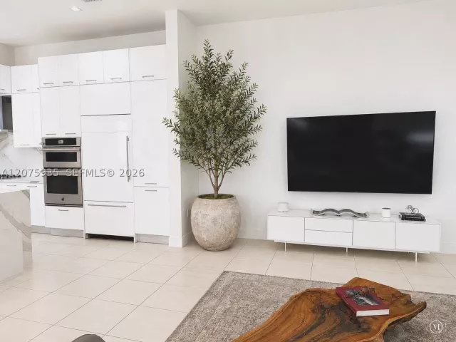 Продажа дома по адресу 4318 NW 81st Ave - фото 9370710