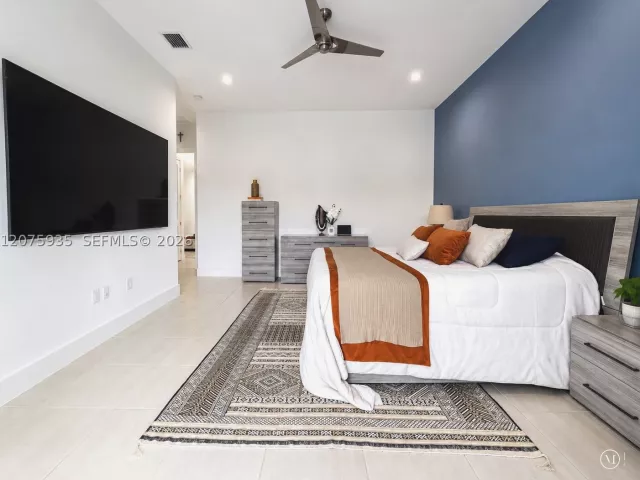 Продажа дома по адресу 4318 NW 81st Ave - фото 9370714