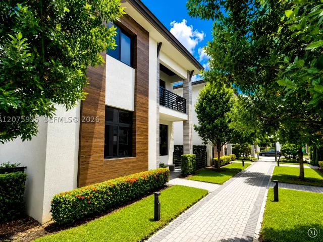 Продажа дома по адресу 4318 NW 81st Ave - фото 9370690